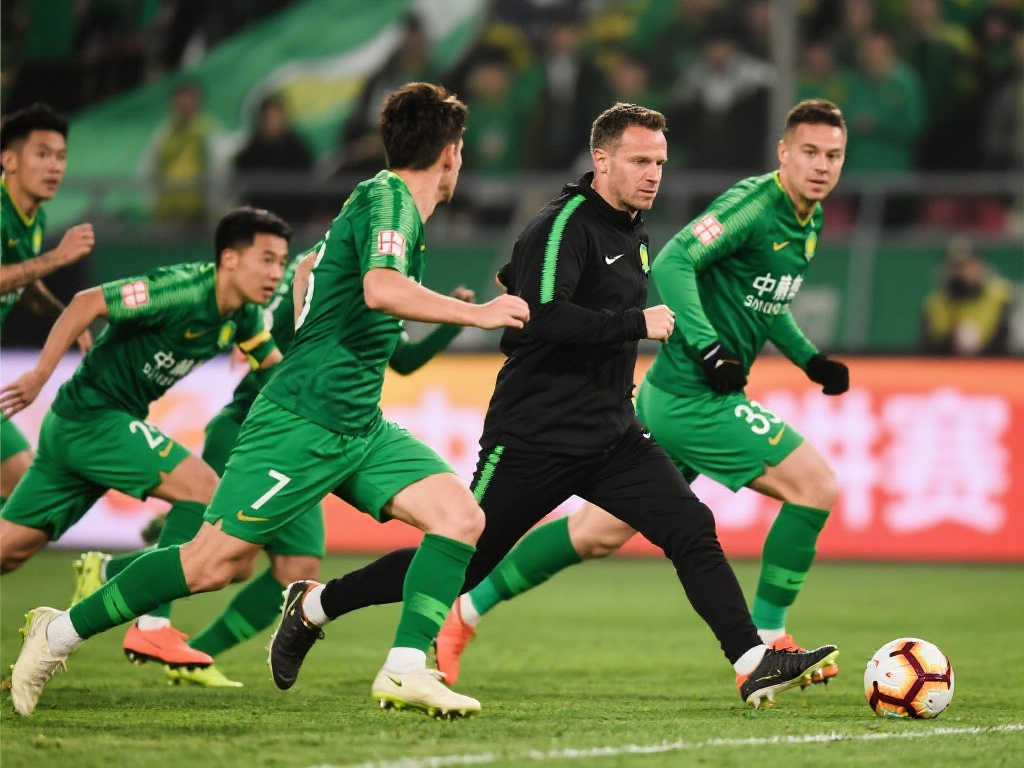 中超赛场上的北京国安:表现回顾与未来期待 中超赛场上的北京国安:表现回顾与未来期待